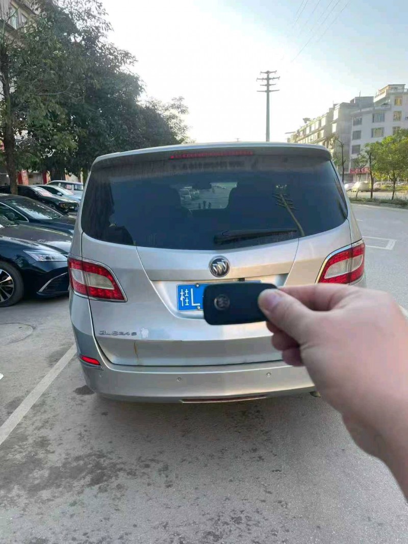 百色11年别克GL86