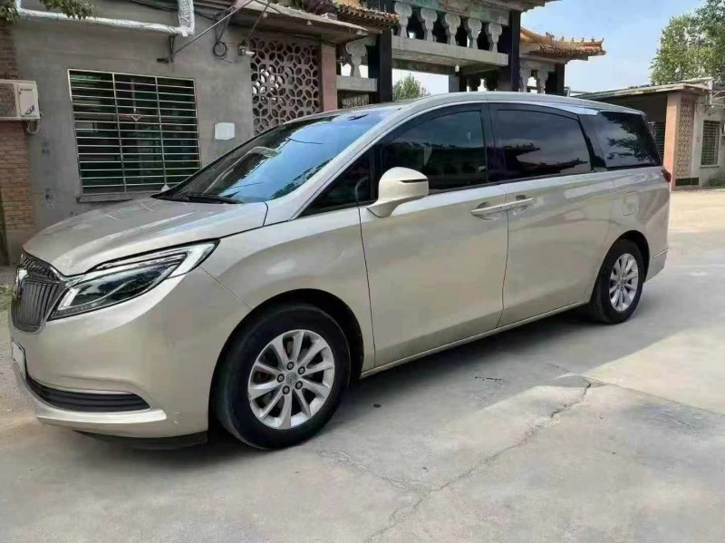 保定17年别克GL82