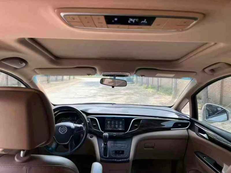 保定17年别克GL86