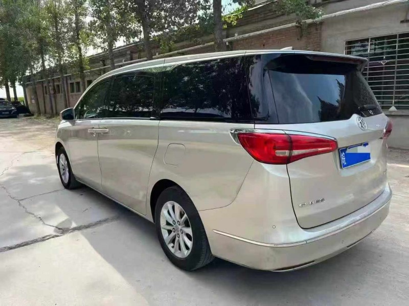 保定17年别克GL88