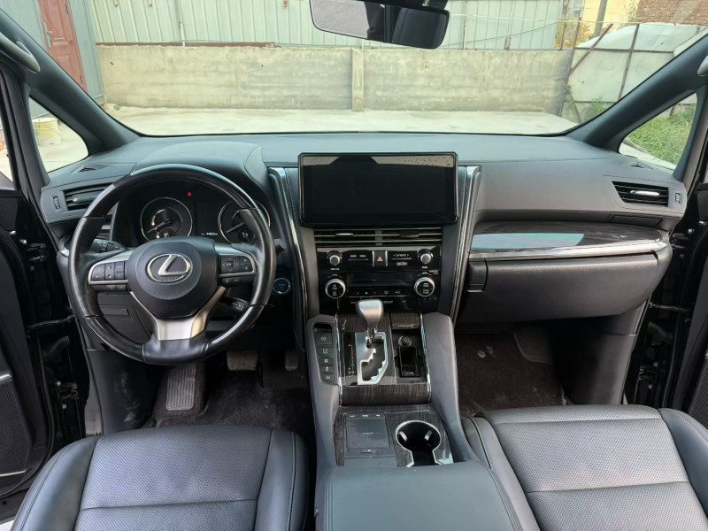 徐州21年雷克萨斯LM雷尔法8