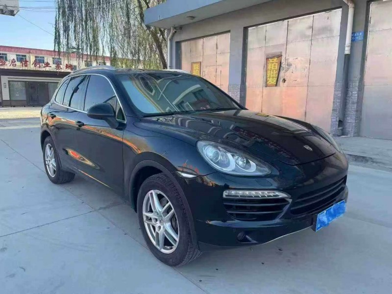 保定12年保时捷卡宴2