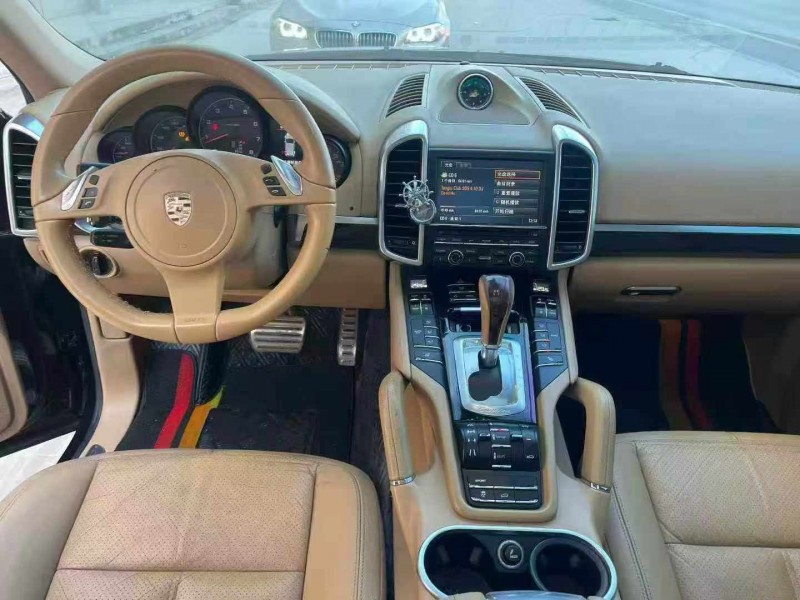 保定12年保时捷卡宴4