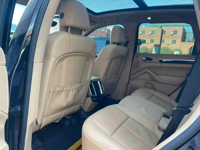 保定12年保时捷卡宴5