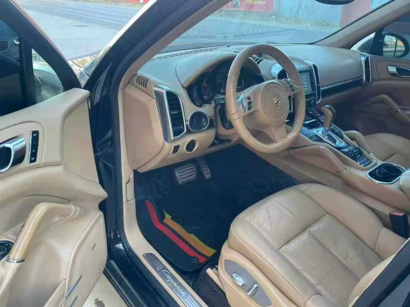 保定12年保时捷卡宴6