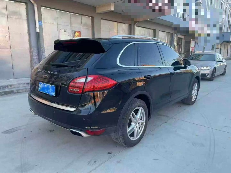 保定12年保时捷卡宴7