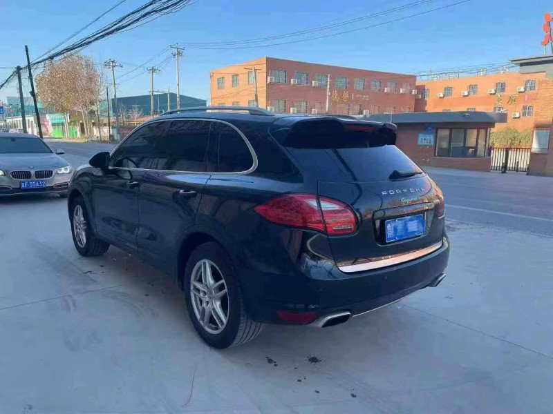 保定12年保时捷卡宴8