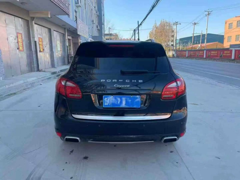 保定12年保时捷卡宴9