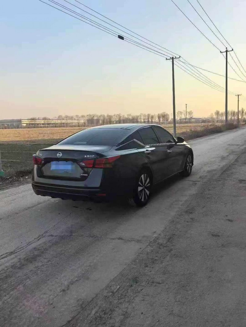 保定23年日产天籁7