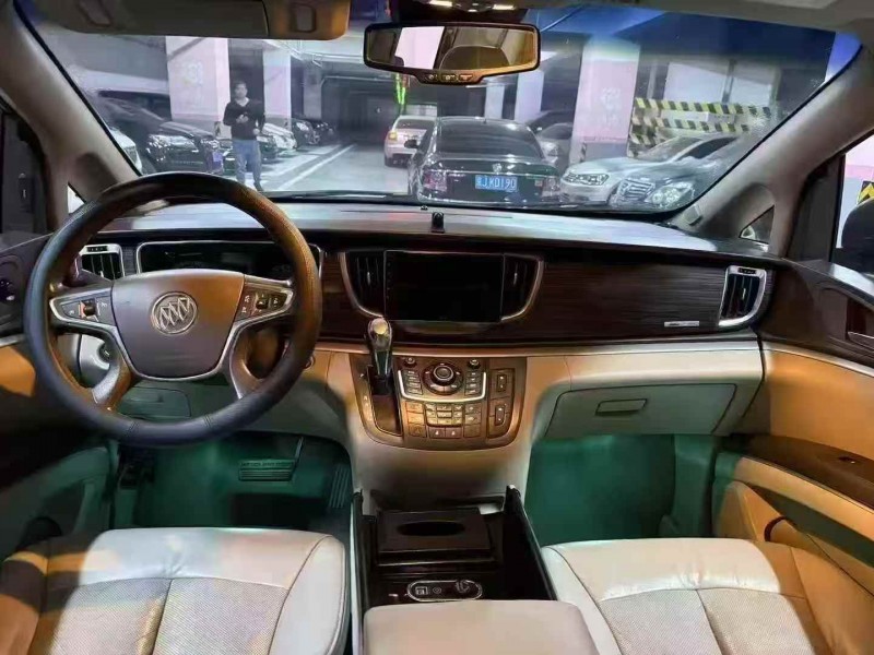 北京11年别克GL88