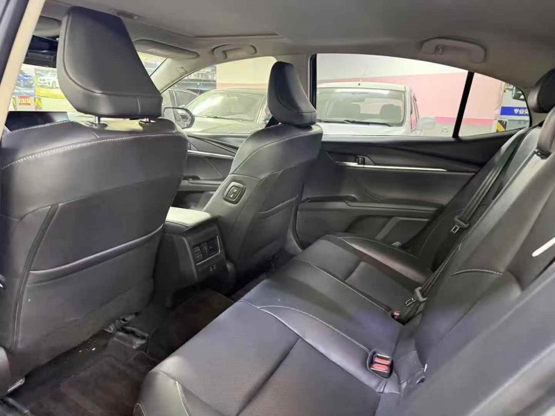 北京24年丰田凯美瑞5