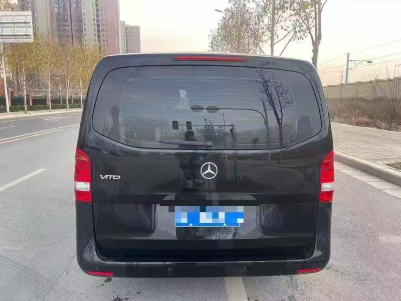 新乡18年奔驰威霆9