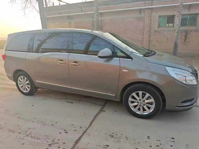 保定19年别克GL83