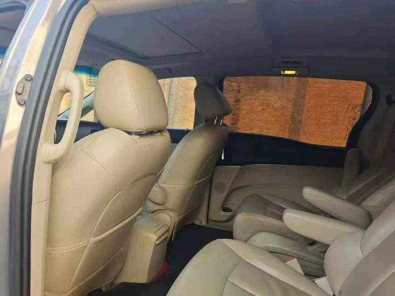 保定19年别克GL85