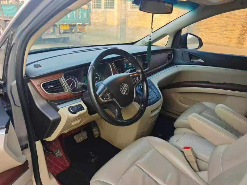 保定19年别克GL86