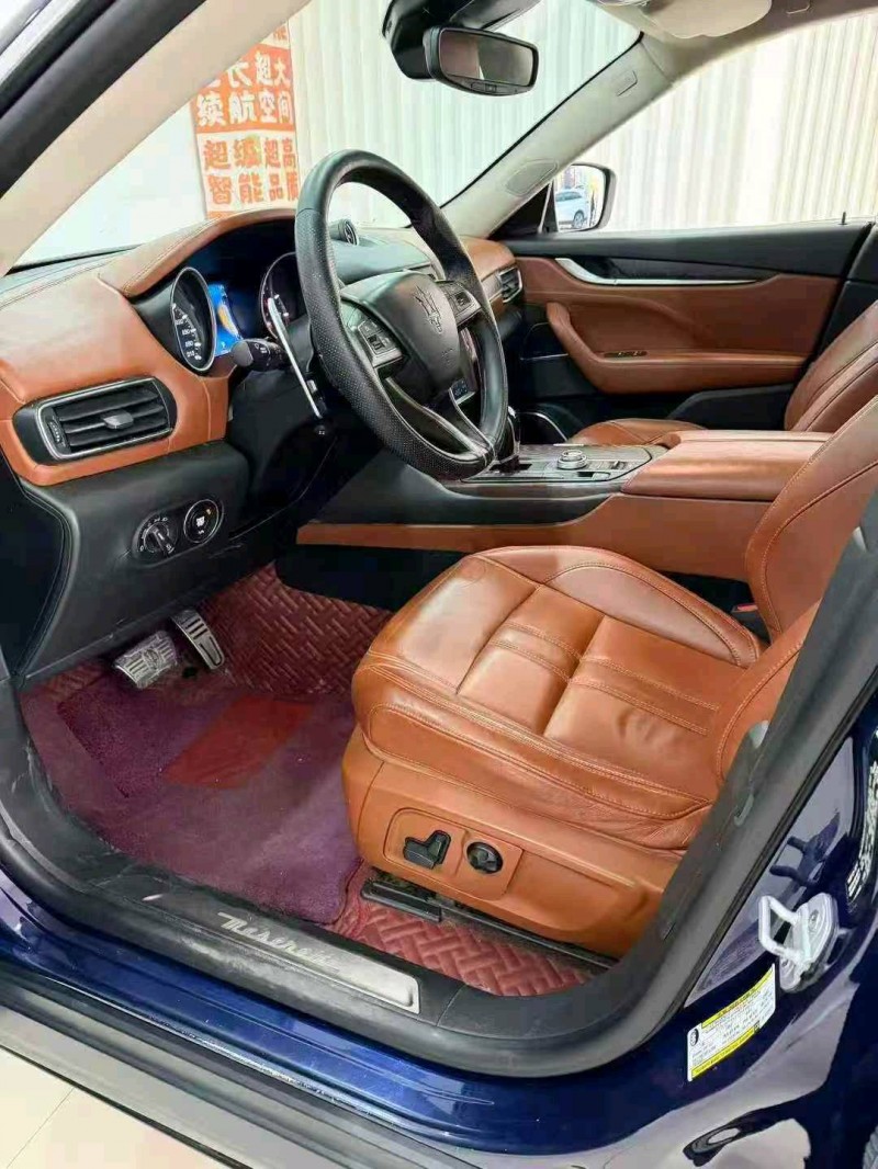 鄂州17年玛莎拉蒂Levante4