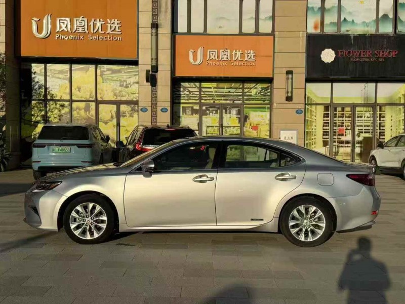 广州13年雷克萨斯ES8