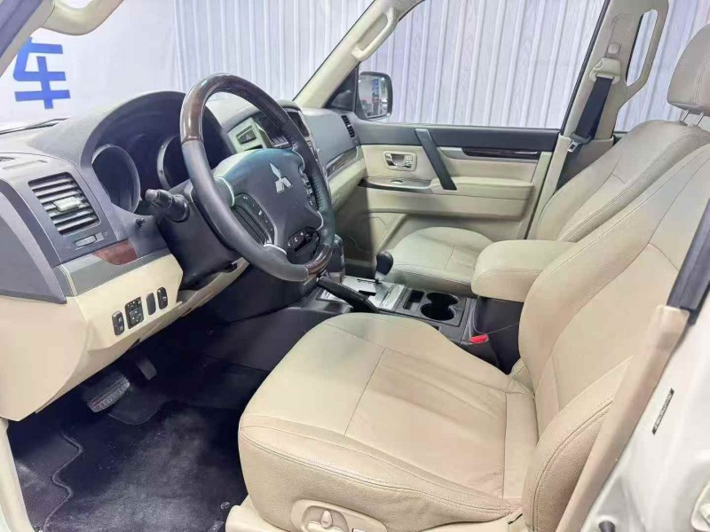 北京19年三菱帕杰罗5