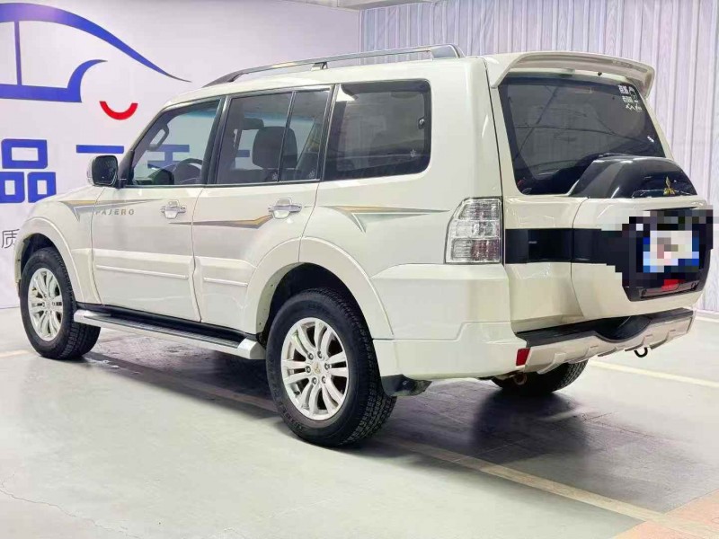 北京19年三菱帕杰罗8