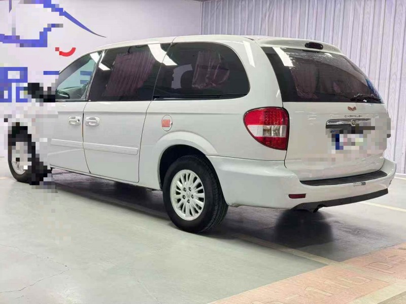 北京13年克莱斯勒大捷龙8