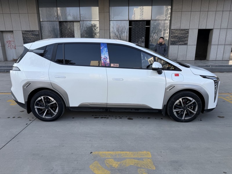 济宁25年传祺埃安Y8