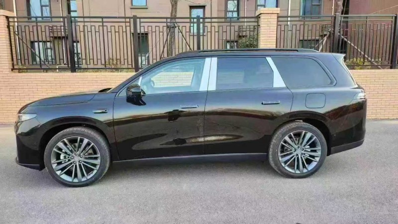 秦皇岛25年零跑汽车C168