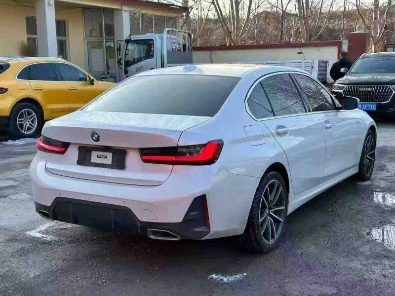 淄博23年宝马3系8