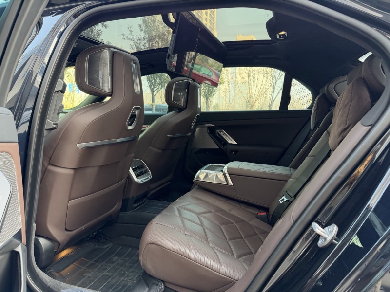 济宁24年宝马7系6