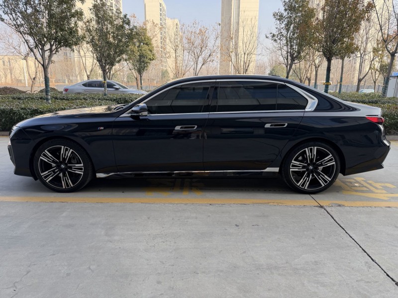 济宁24年宝马7系7