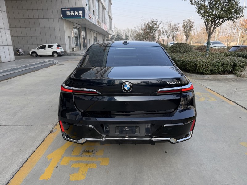 济宁24年宝马7系9