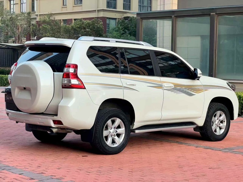 郑州14年丰田普拉多9