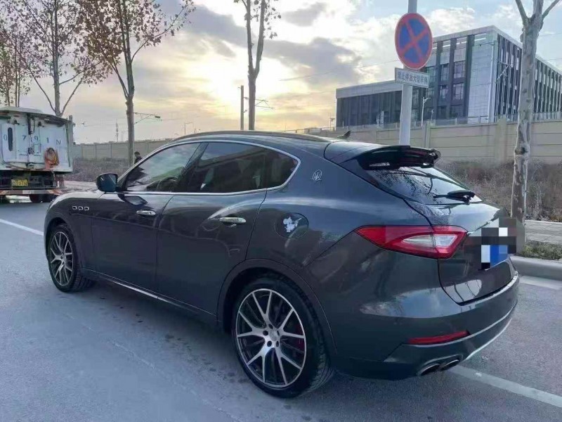 安阳18年玛莎拉蒂Levante8