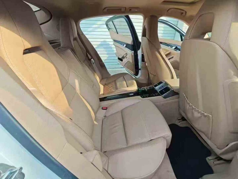 汕头11年保时捷帕拉梅拉6