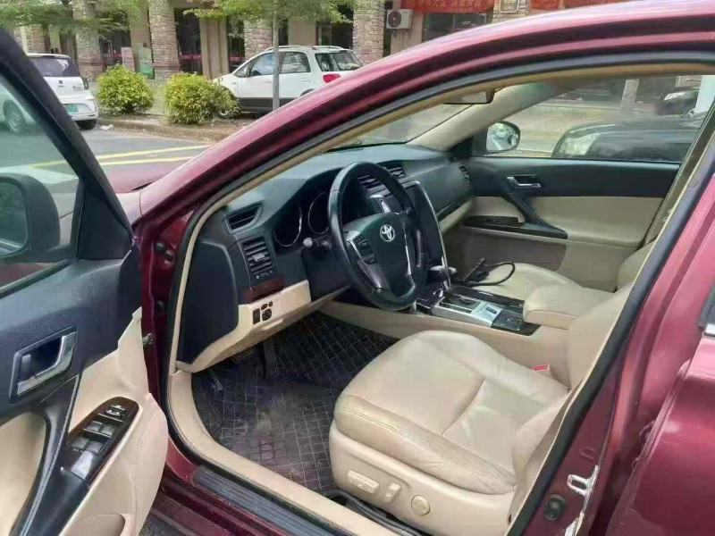 百色12年丰田锐志3