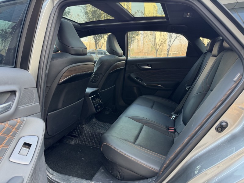 济宁24年丰田亚洲龙6