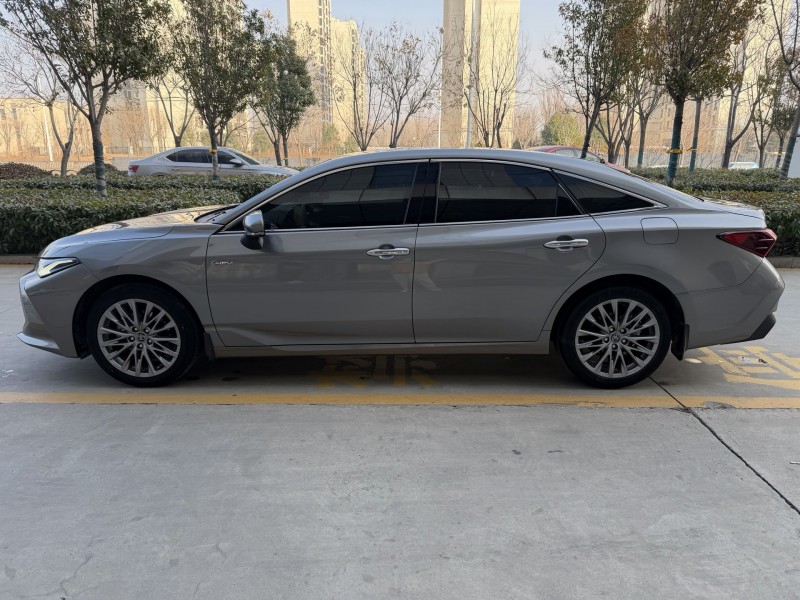 济宁24年丰田亚洲龙8