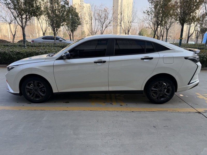 济宁25年东风奕炫7