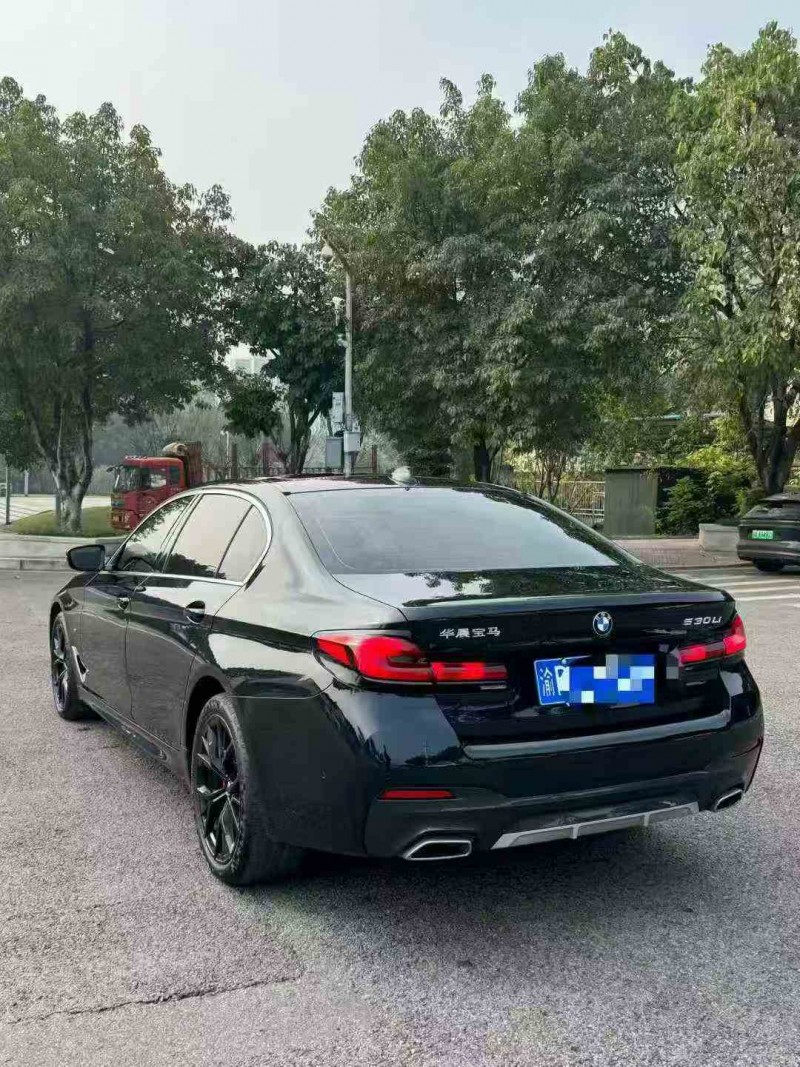 重庆23年宝马5系8