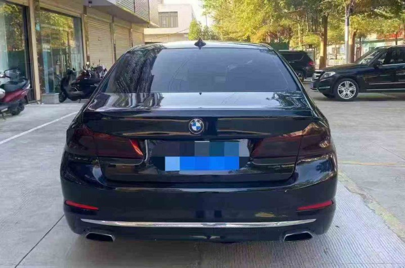 南平18年宝马5系9