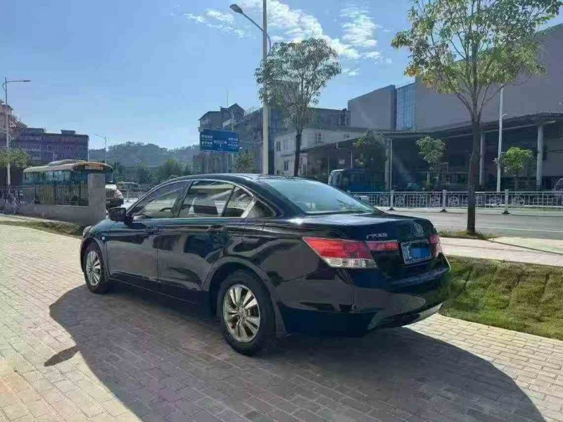 佛山10年本田雅阁8