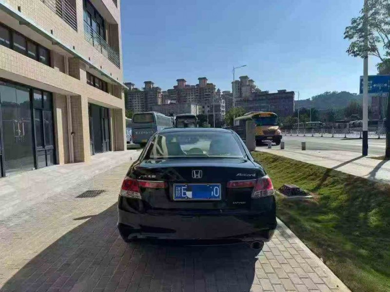 佛山10年本田雅阁9