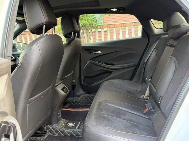 东莞22年别克威朗5