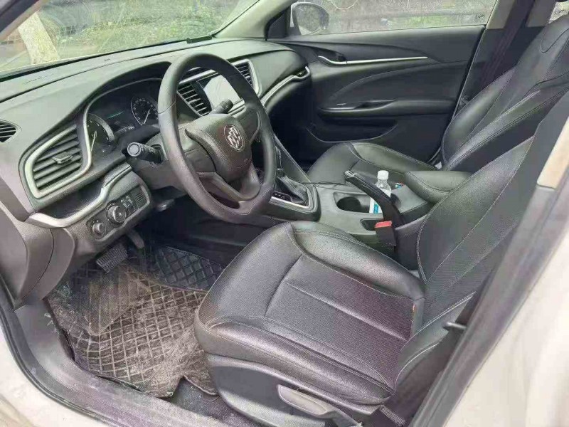 重庆21年别克英朗4