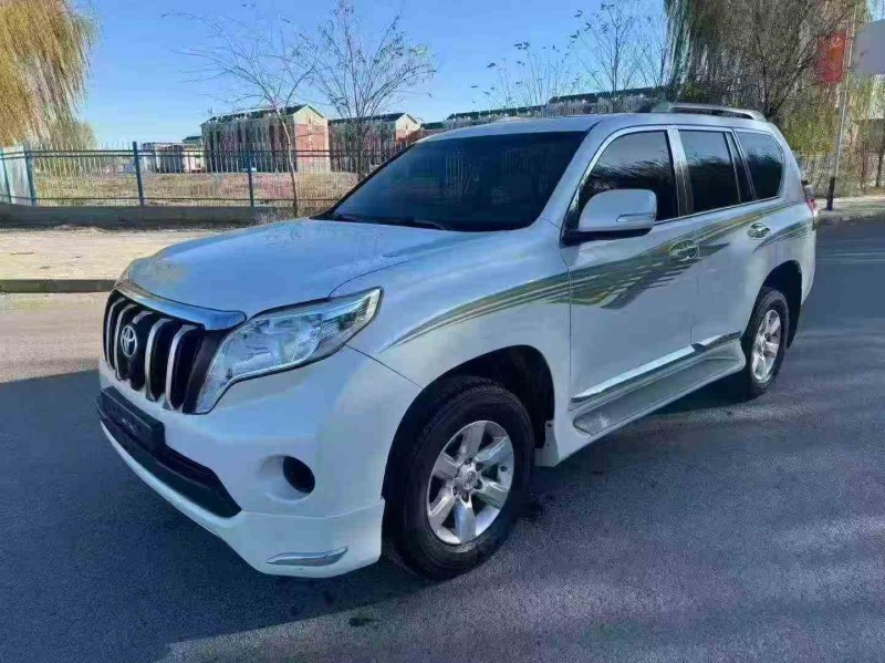 中卫17年丰田普拉多3