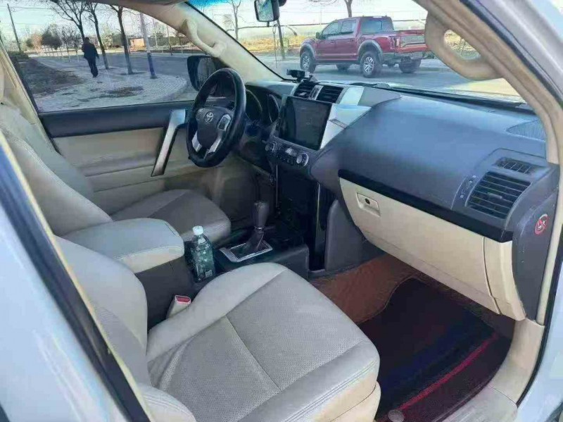 中卫17年丰田普拉多5