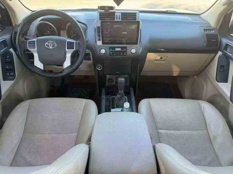 中卫17年丰田普拉多6