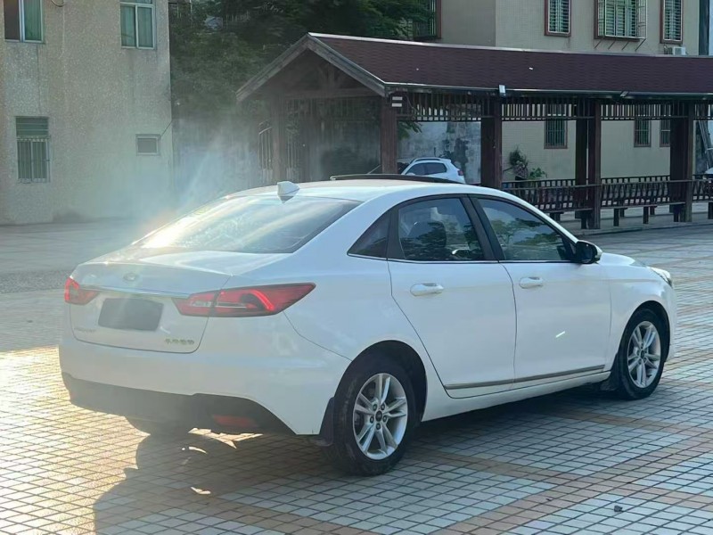 汕头19年福特福睿斯8