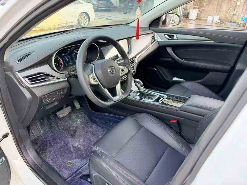 深圳19年长安汽车逸动4