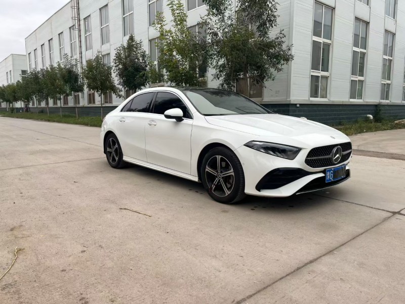 新乡24年奔驰A2