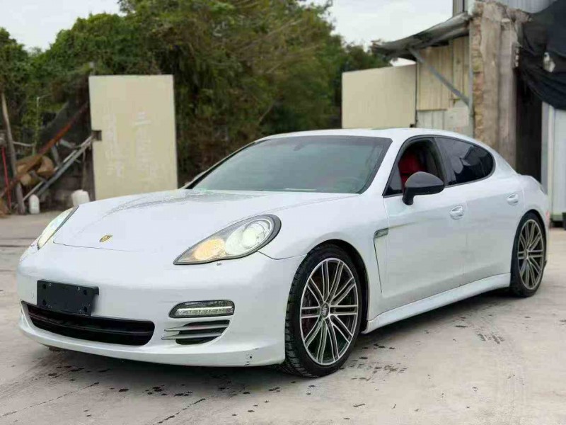 佛山11年保时捷帕拉梅拉3